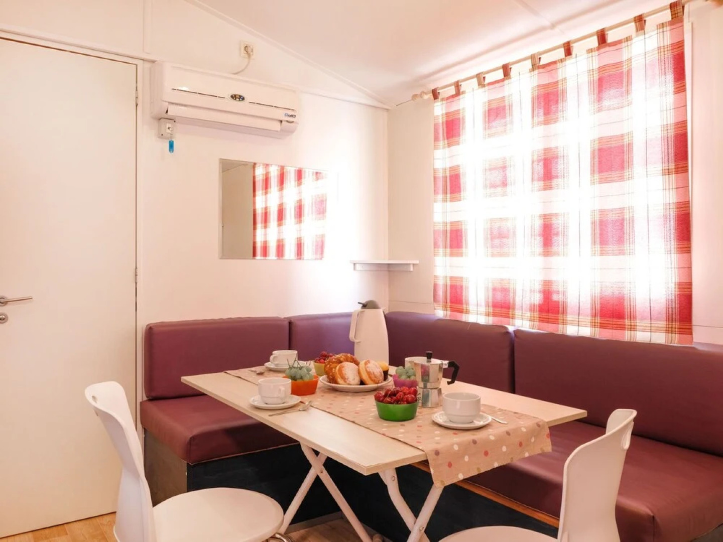 Balatontourist F red Balatonf red