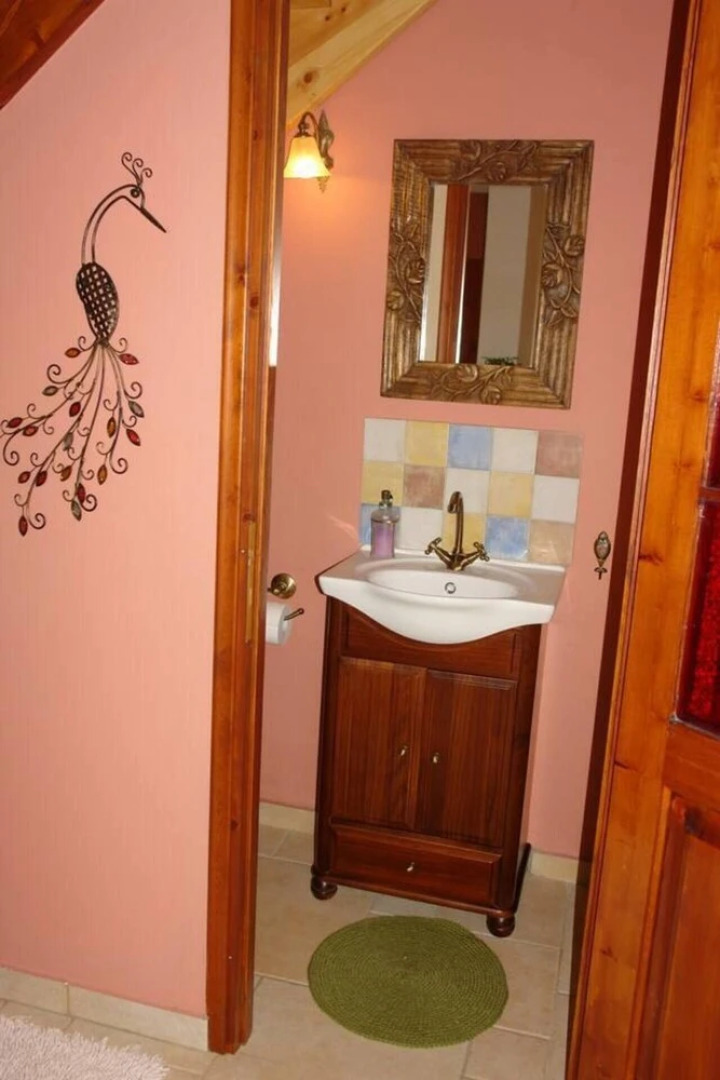 Charming 2-bed Cottage in Vatos