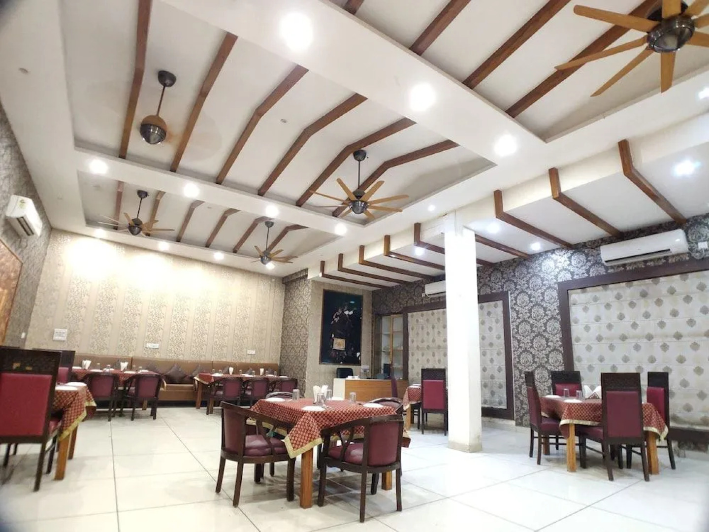 Hotel Landmark Residency