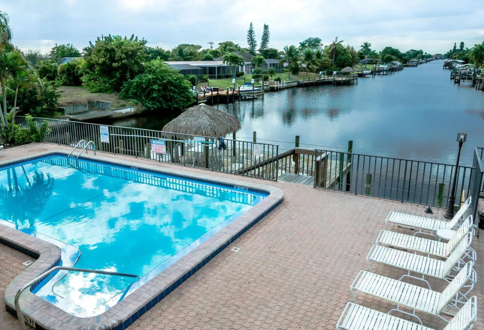 OYO Waterfront Hotel - Cape Coral/Fort Myers, FL