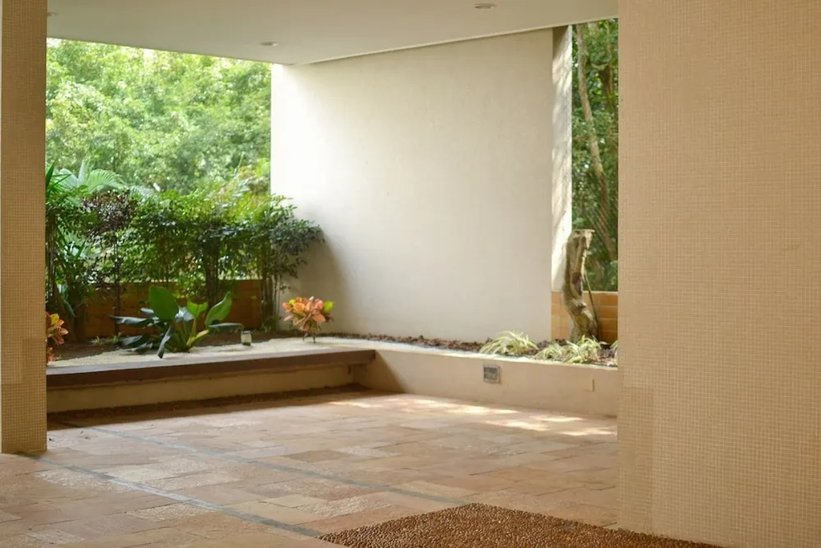 150m da praia com piscina aquecida e sauna