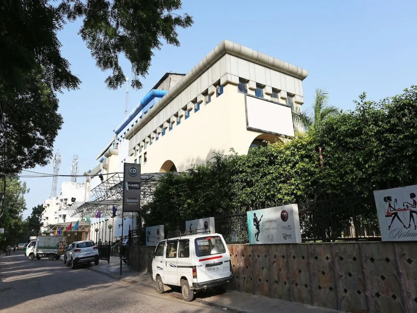 Vaccinated Staff- Capital O 3844 Hotel Kd Palace