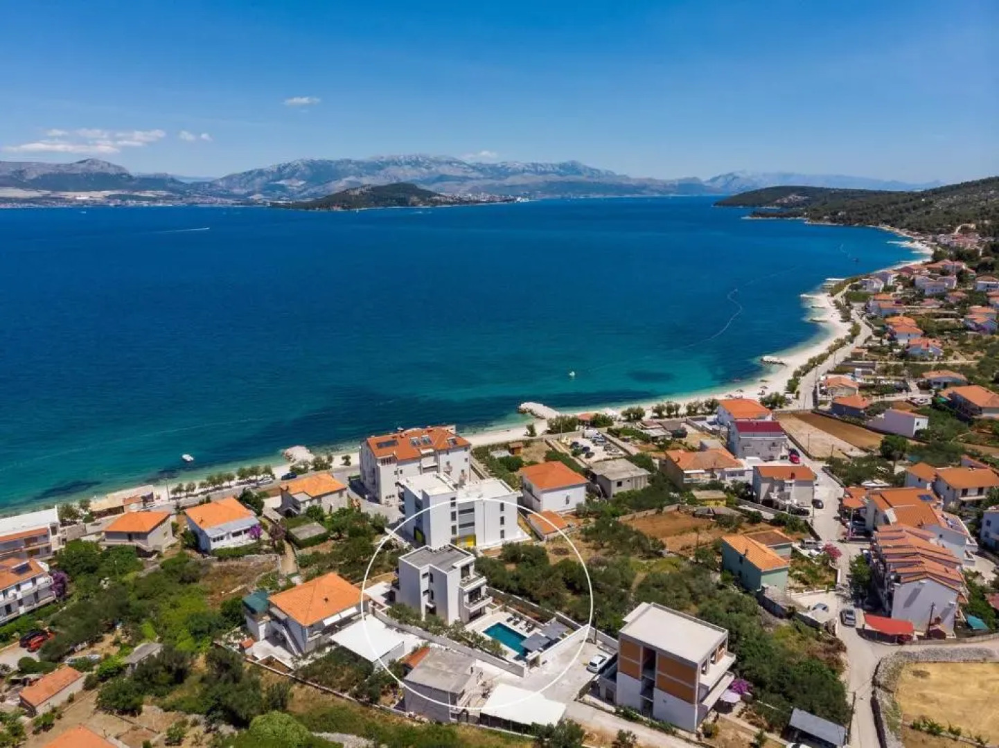 NEW! Villa Lady Maris with heated private pool, 5 en-suite bedrooms, 70m from beach