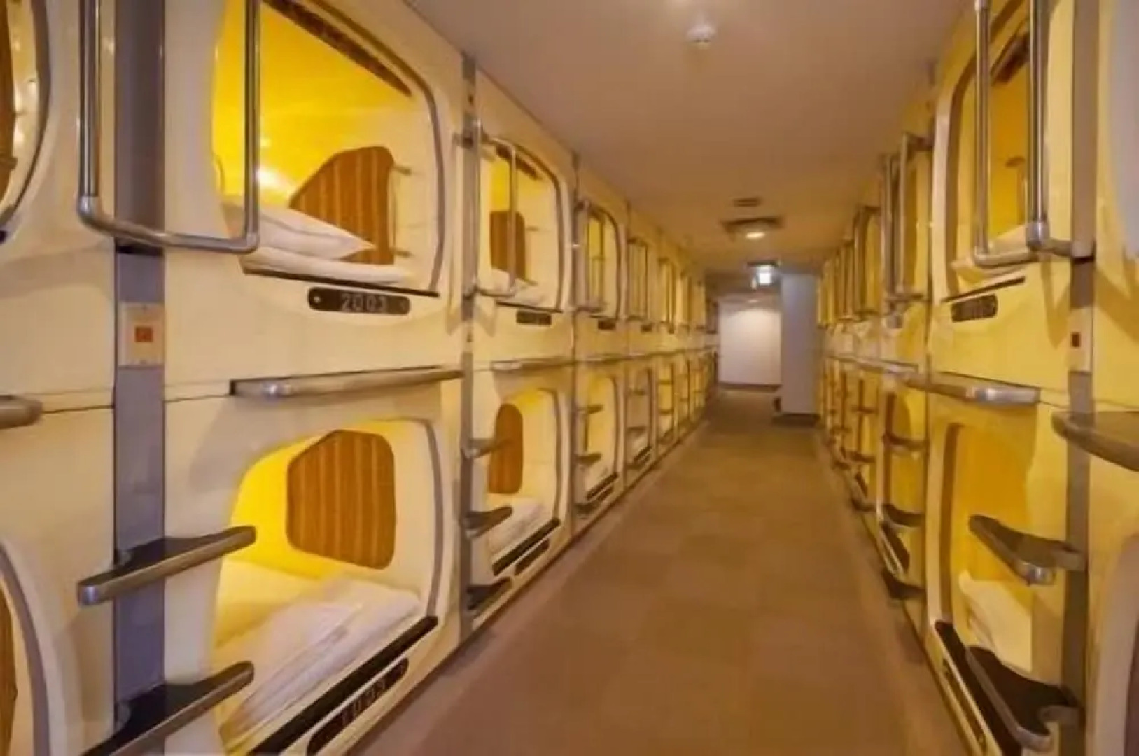 Sauna & Capsule Hotel Hollywood - Caters to Men