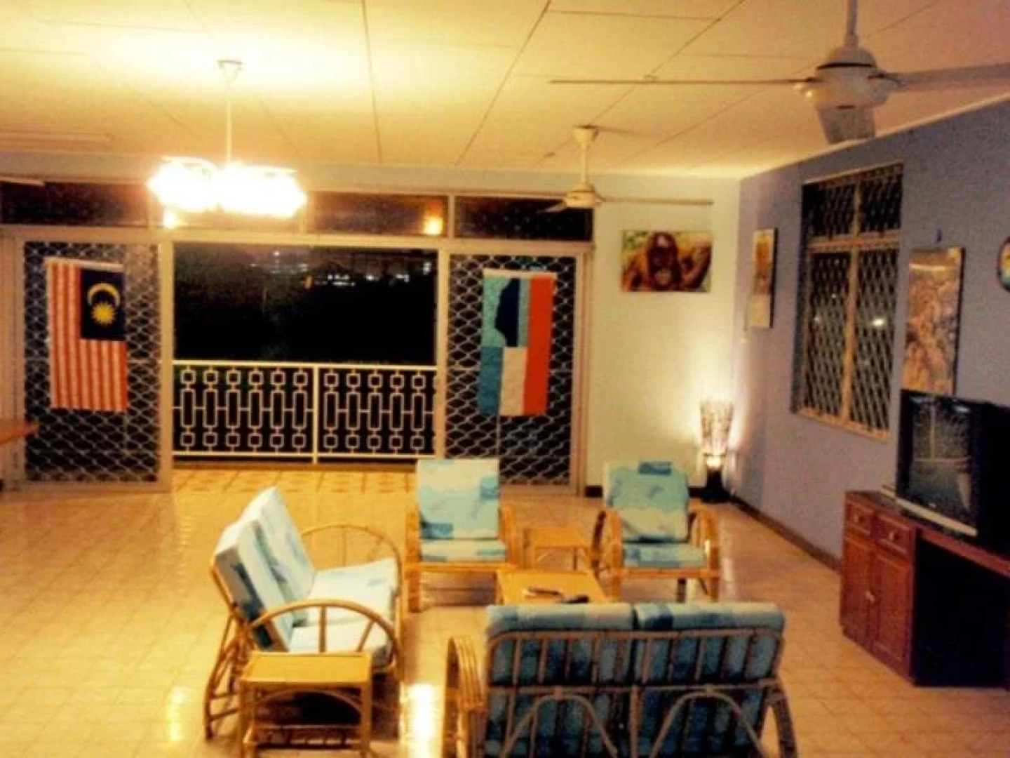 Borneo Beachouse Backpackers