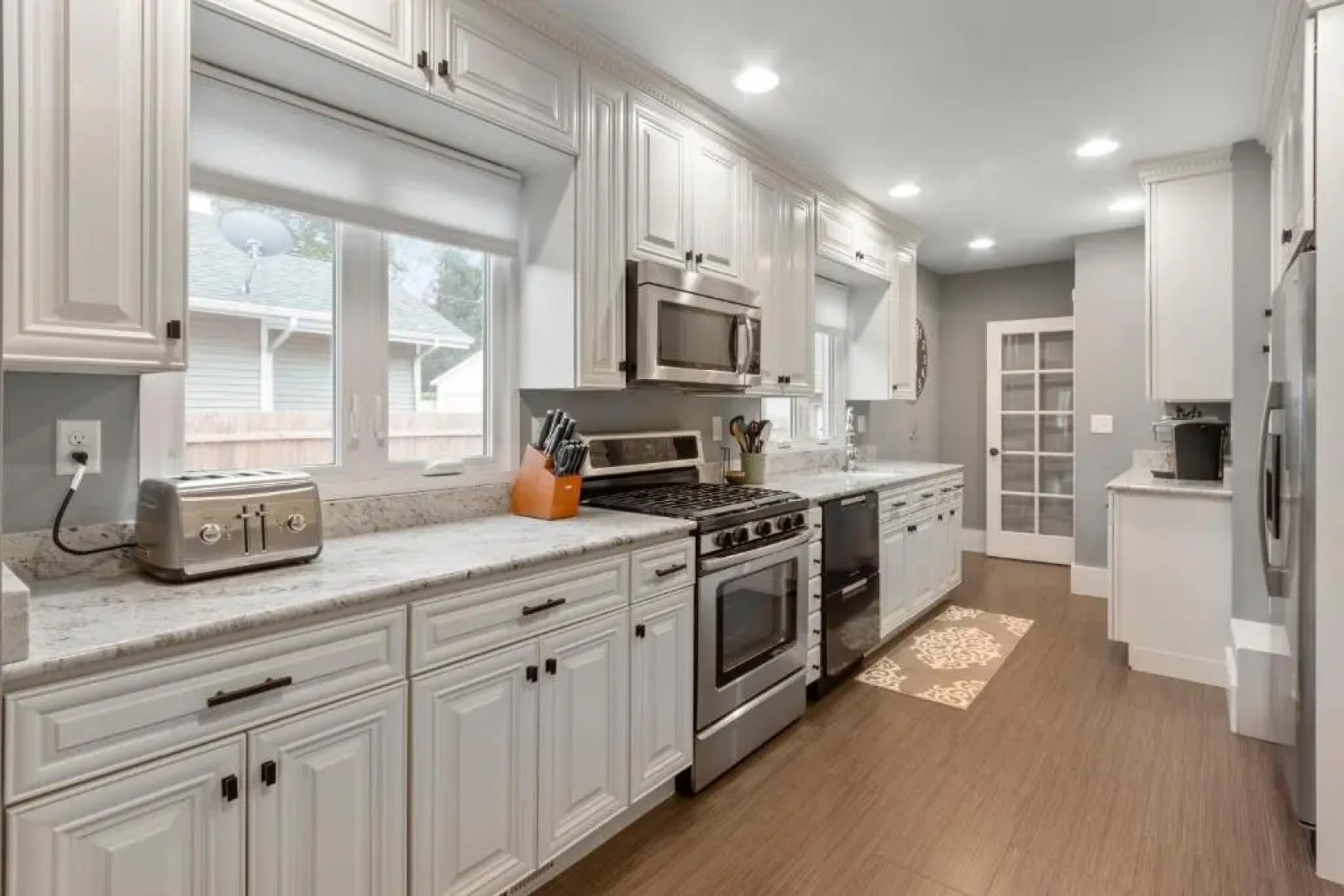 Gorgeous Downtown Bungalow, Walk Everywhere!!!