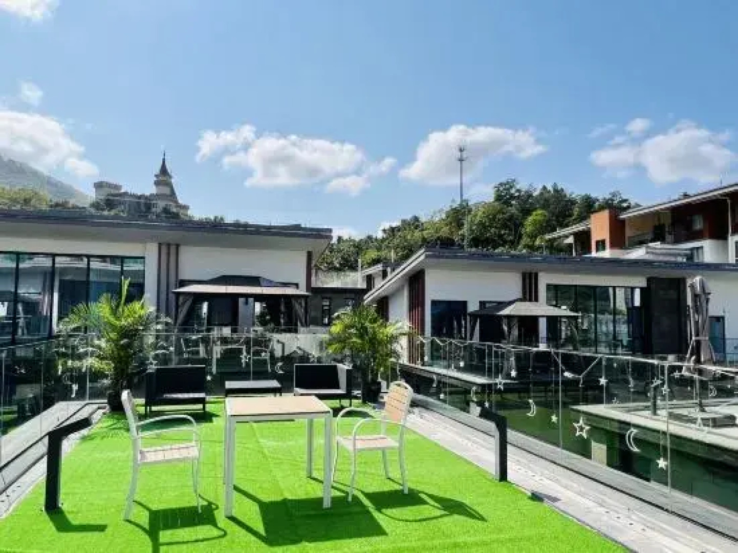 Wuzhishan Yisuli Theme Hotel