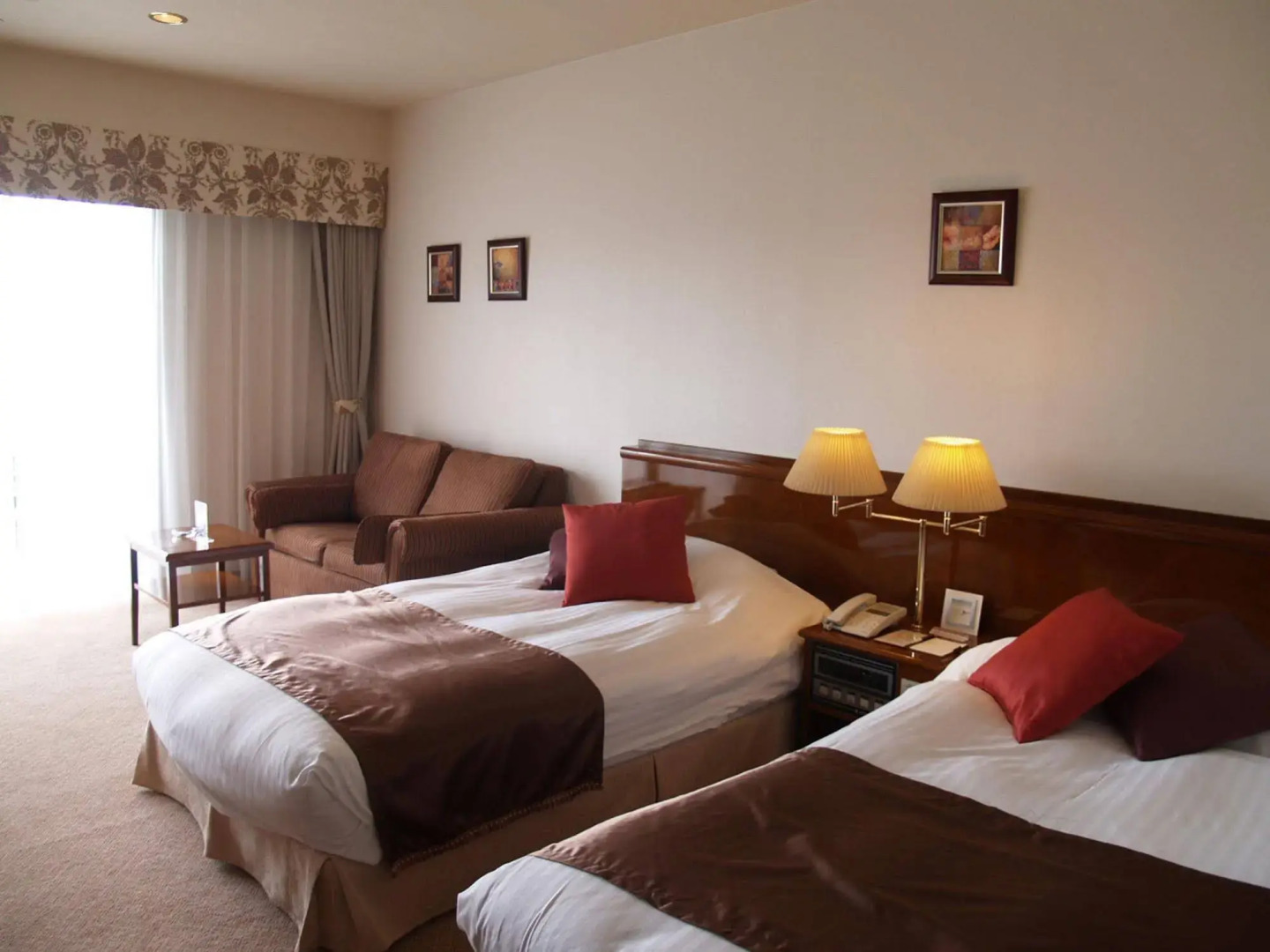 Rosa Blanca (Formerly Palm De Yume)