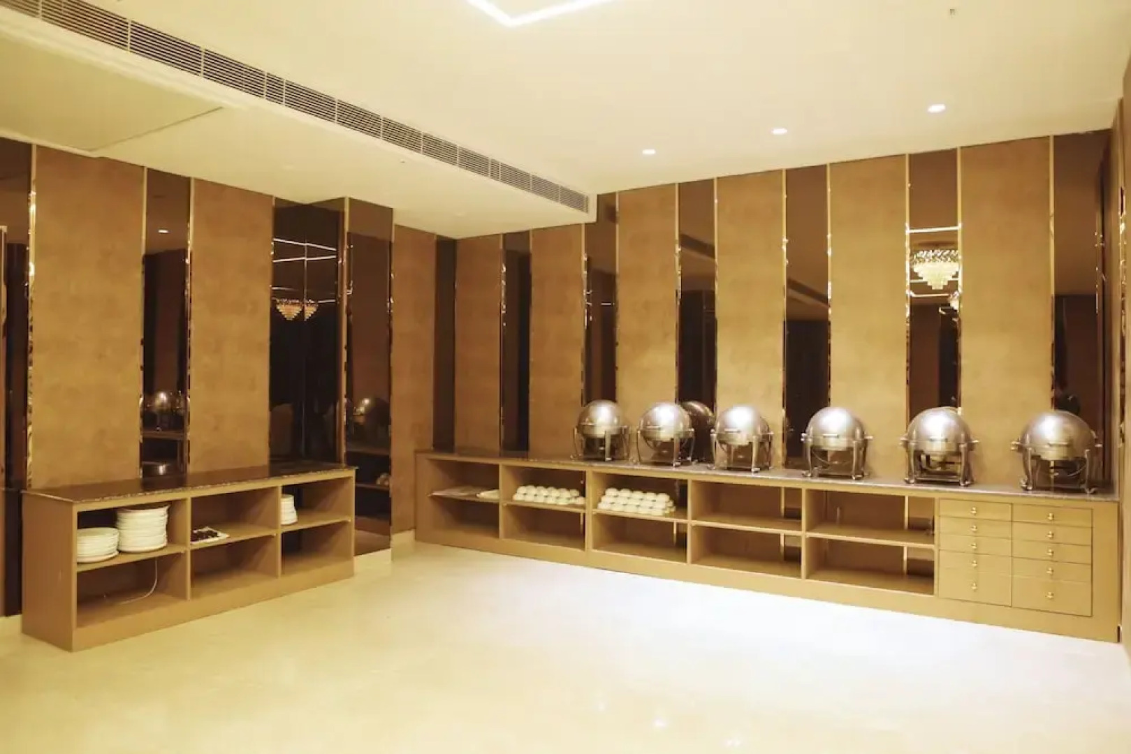 Karon Hotel - Lajpat Nagar