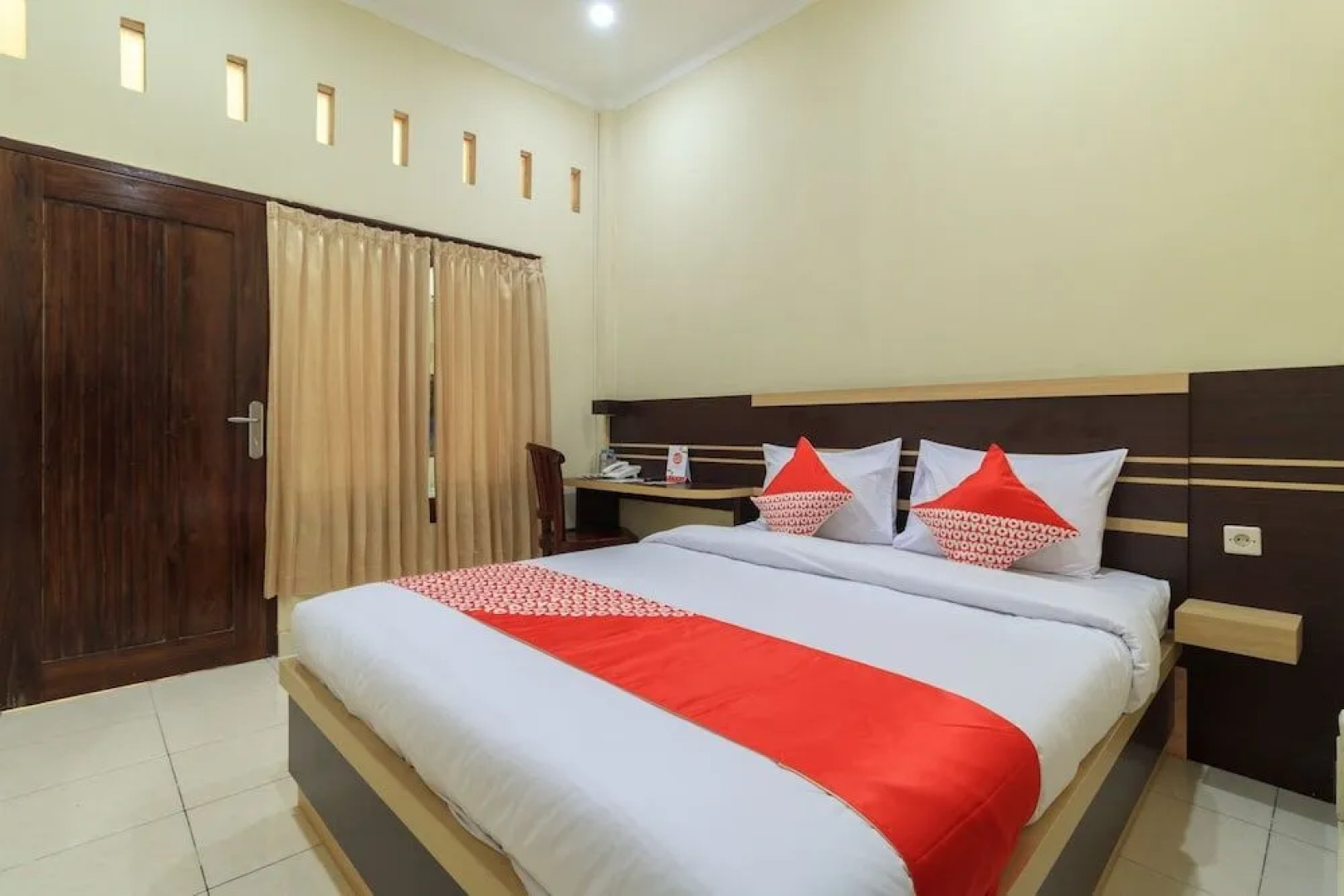 OYO 2814 Debitos Hotel