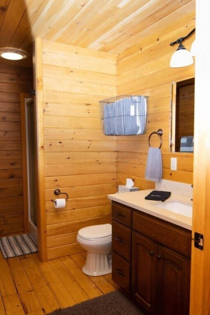 Cabin ON THE River ~ Free Bikes and Kayaks ~ Patio