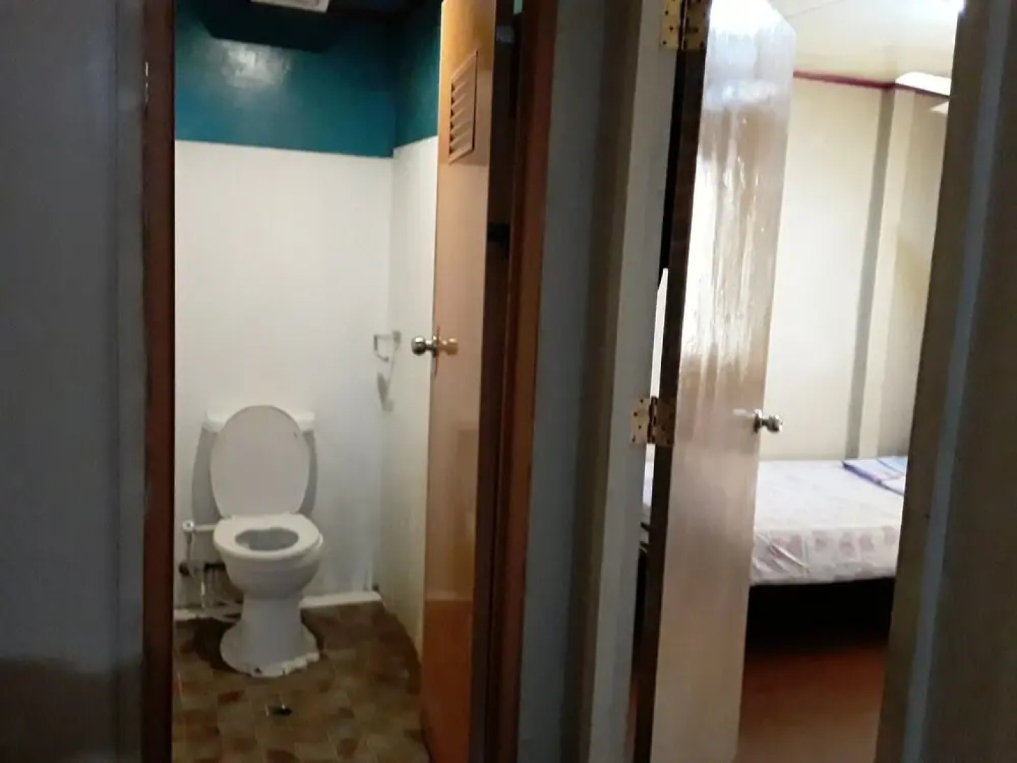 Rjc Hostel And Karaoke Bar