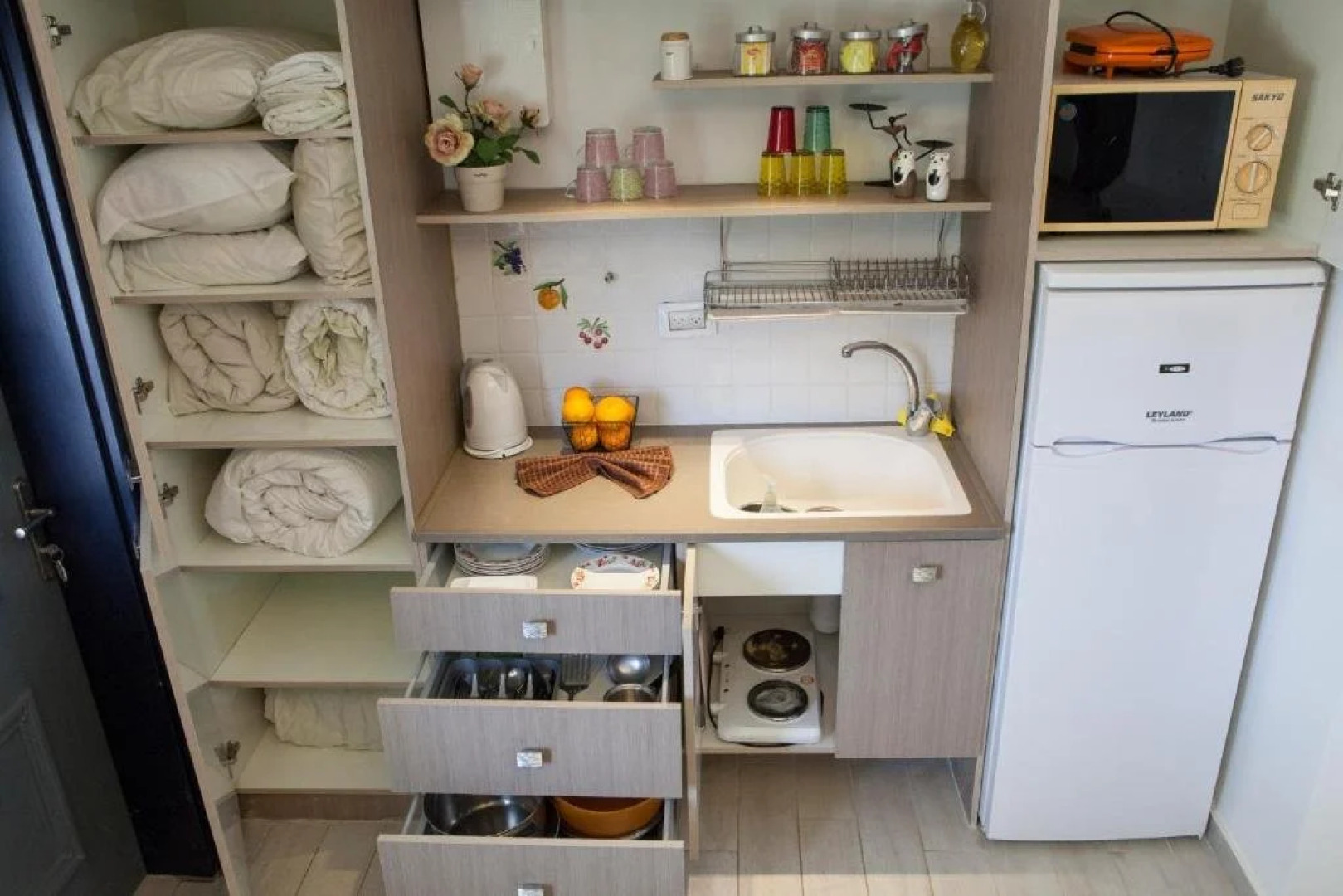 Nuriel Fruit & Guest House