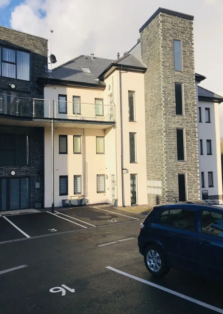 1 Bed Marina Apartment With Sea Views, Penthouse