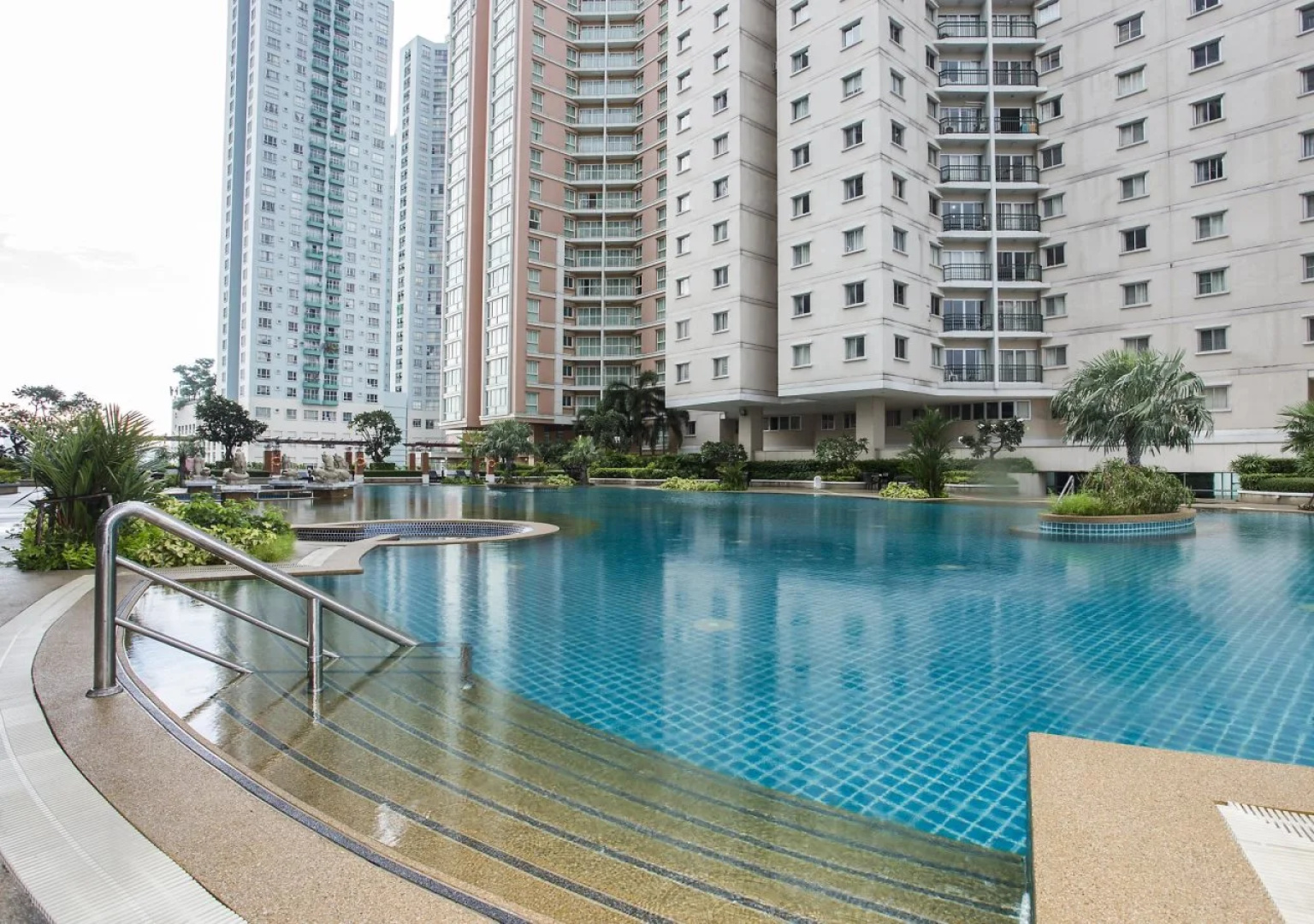 The Narathiwas Hotel & Residence Bangkok
