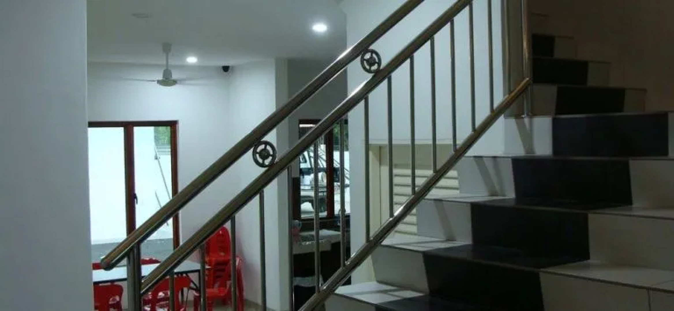 White House Homestay