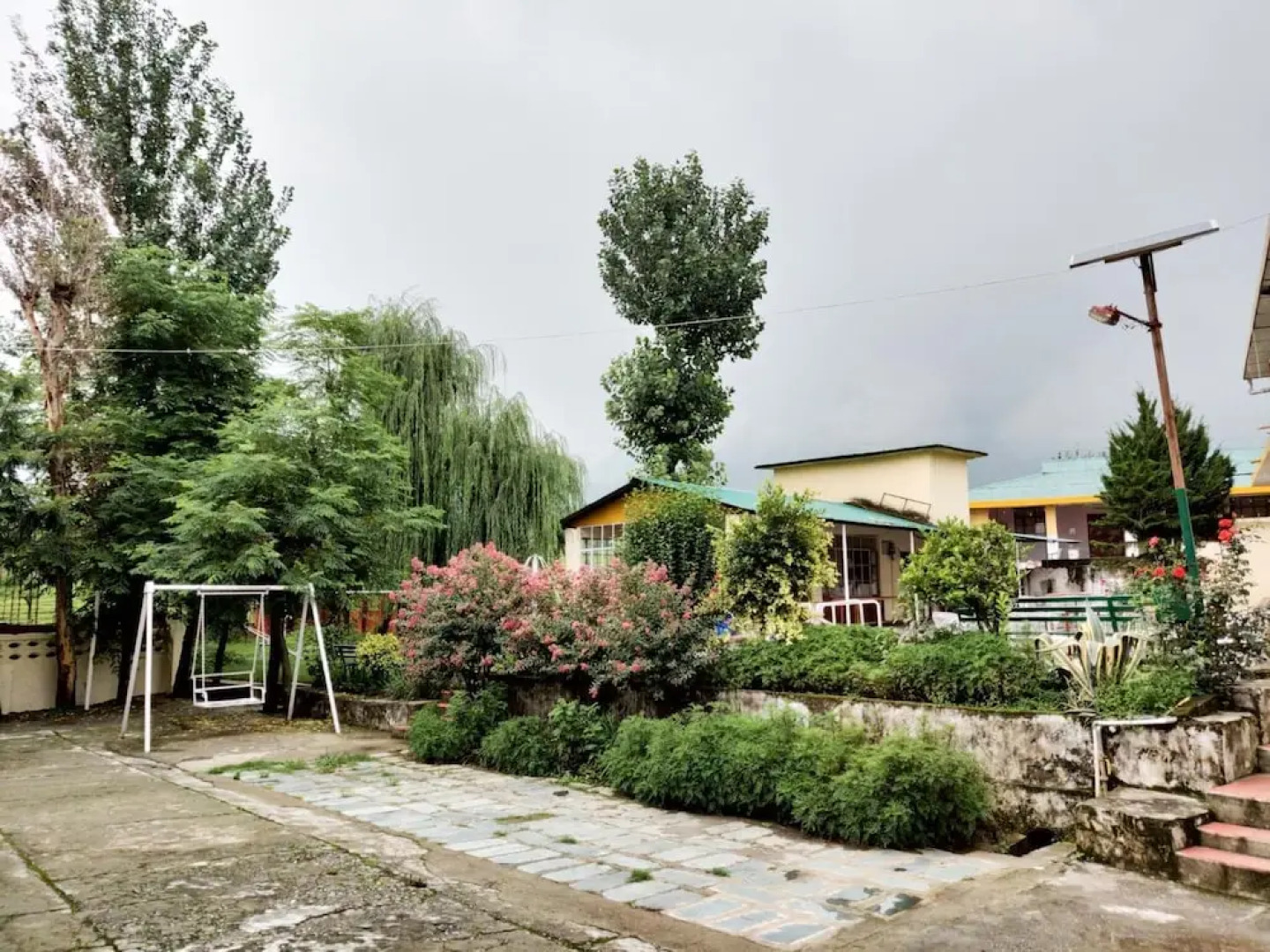 Pops Hotel and Restaurant