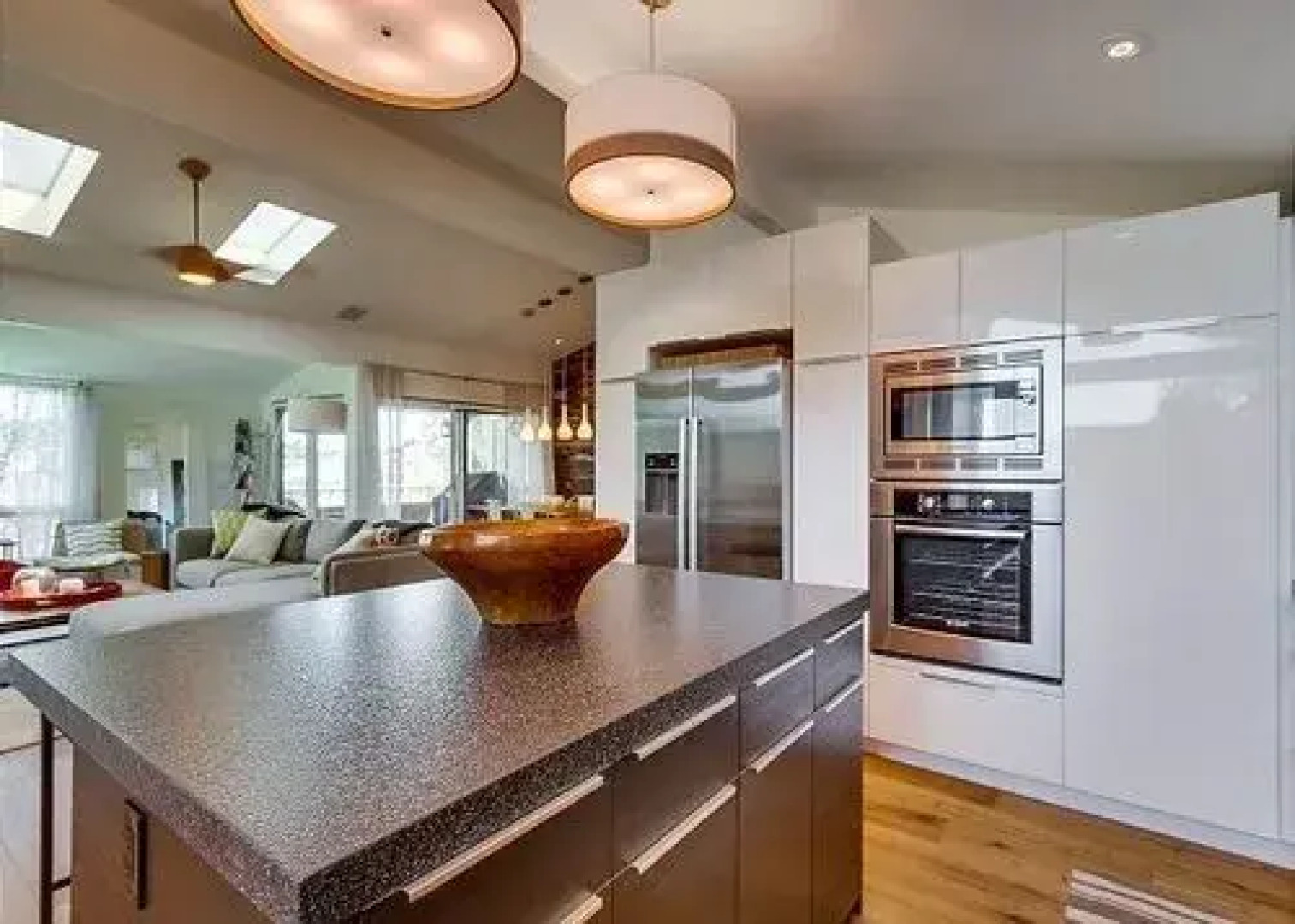 Newly Remodeled Beach 2 Br Condo by RedAwning