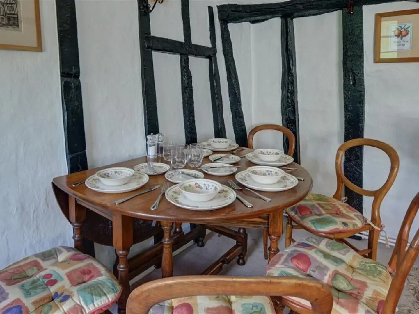 Old World Holiday Home in Denston with Garden near City Center