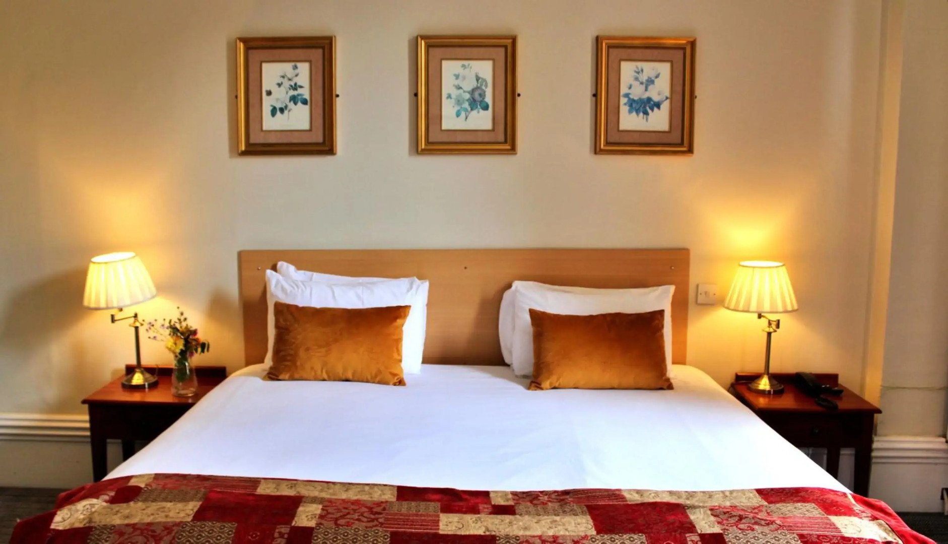 Victoria Square Hotel