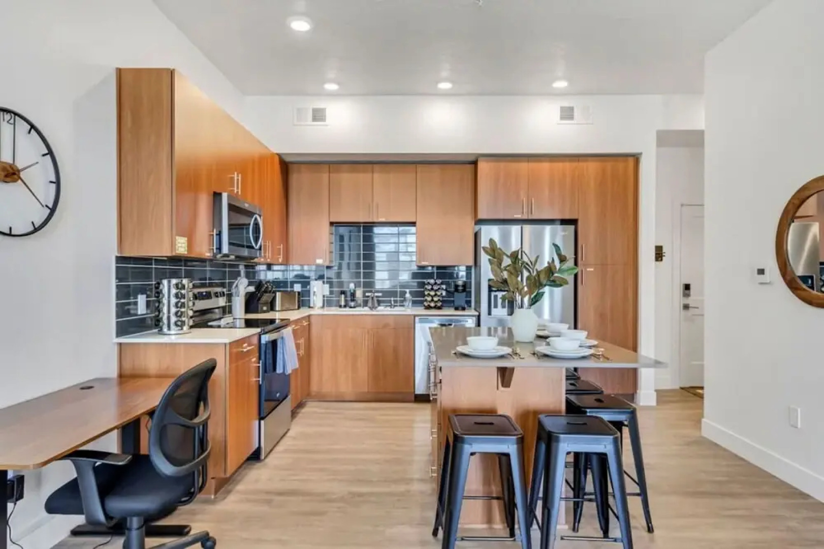 Stunning Corporate Housing - Hill Afb - Davis Conf