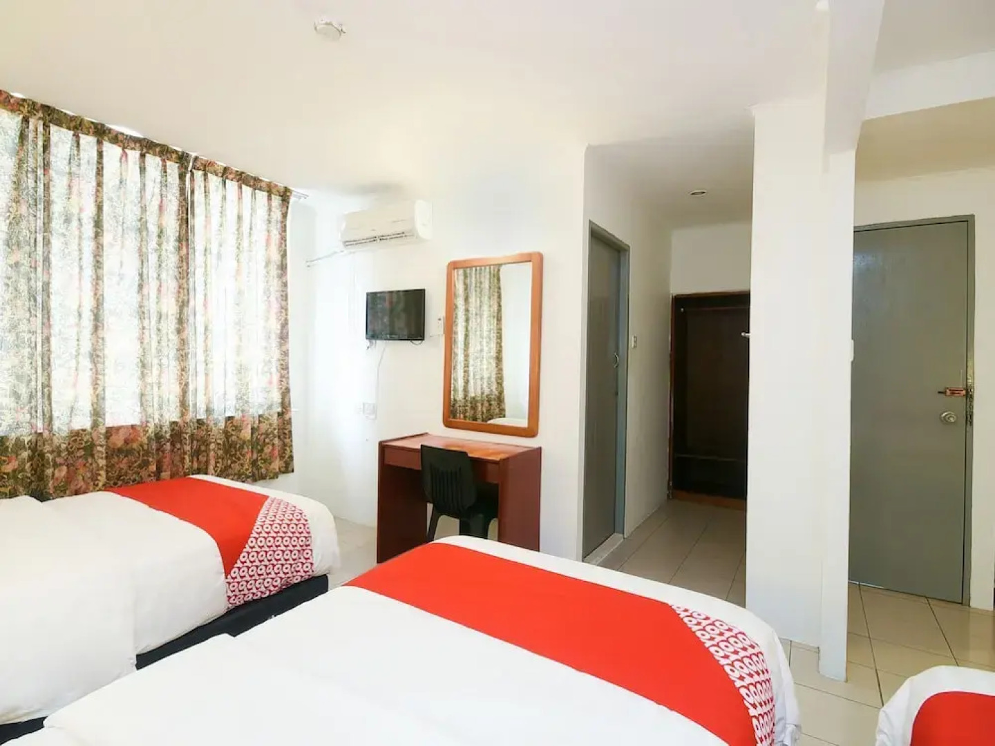 OYO 989 Ostay Inn