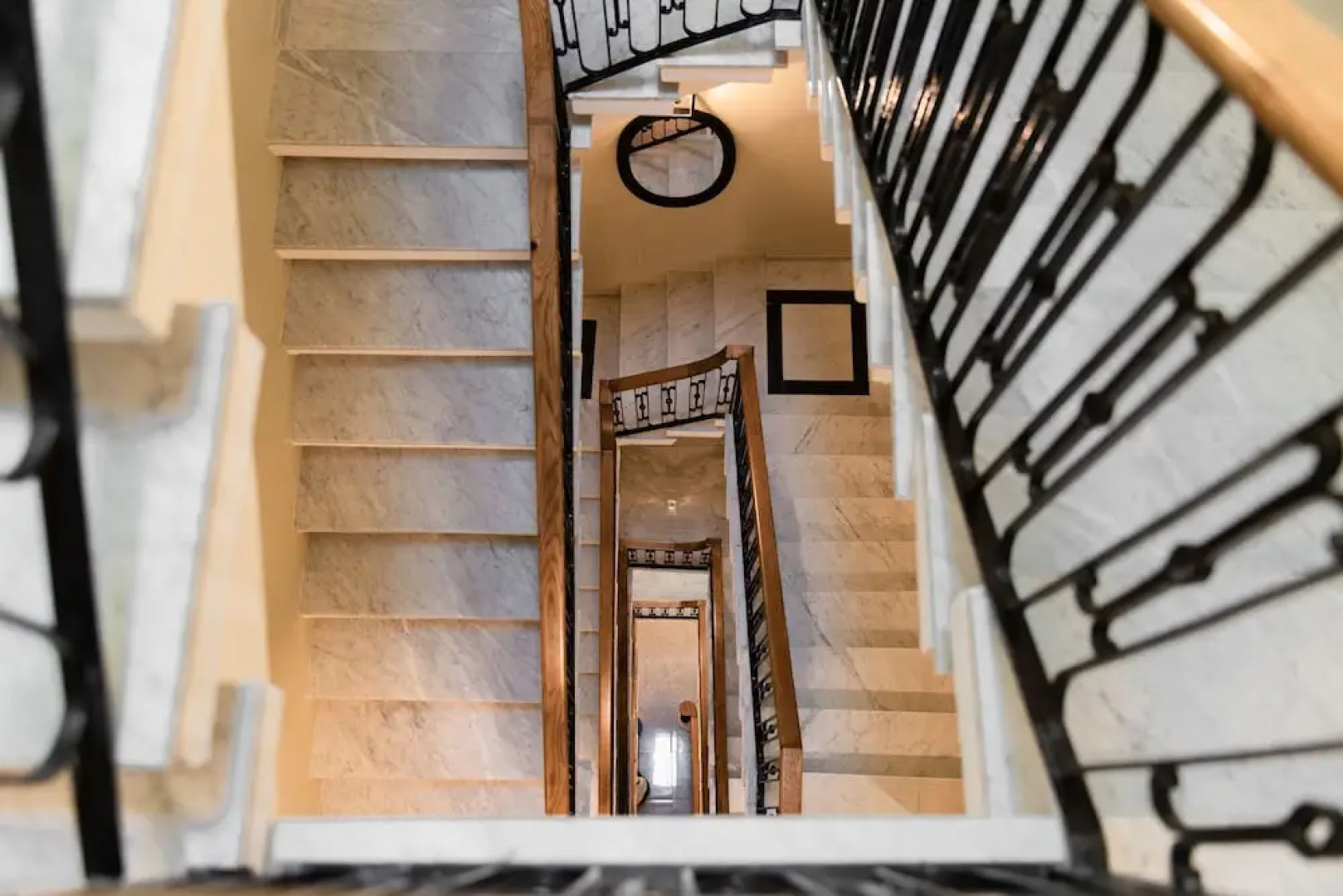 1926 Le Parisot Boutique Suites