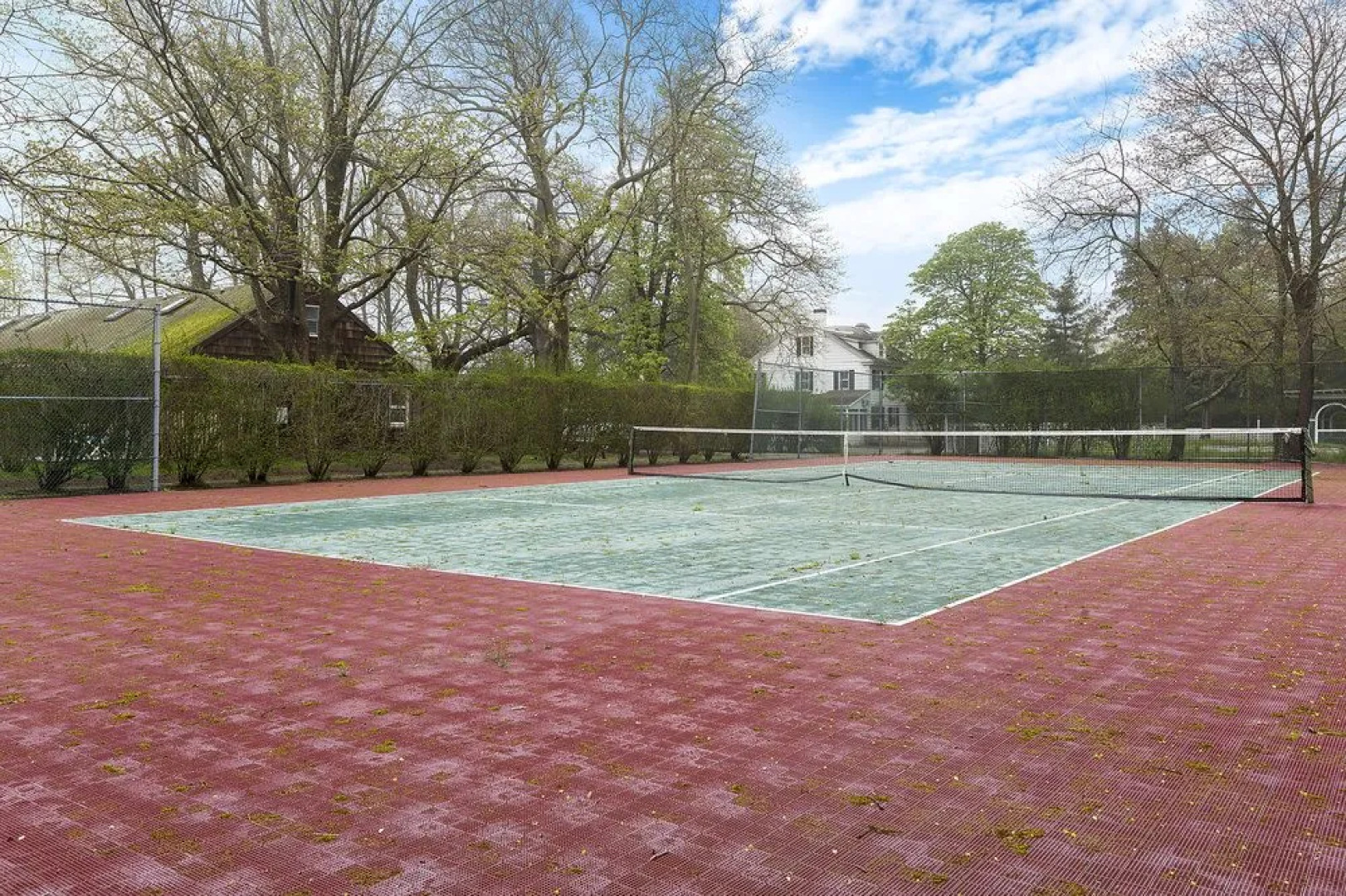 Village Latch Inn Hotel