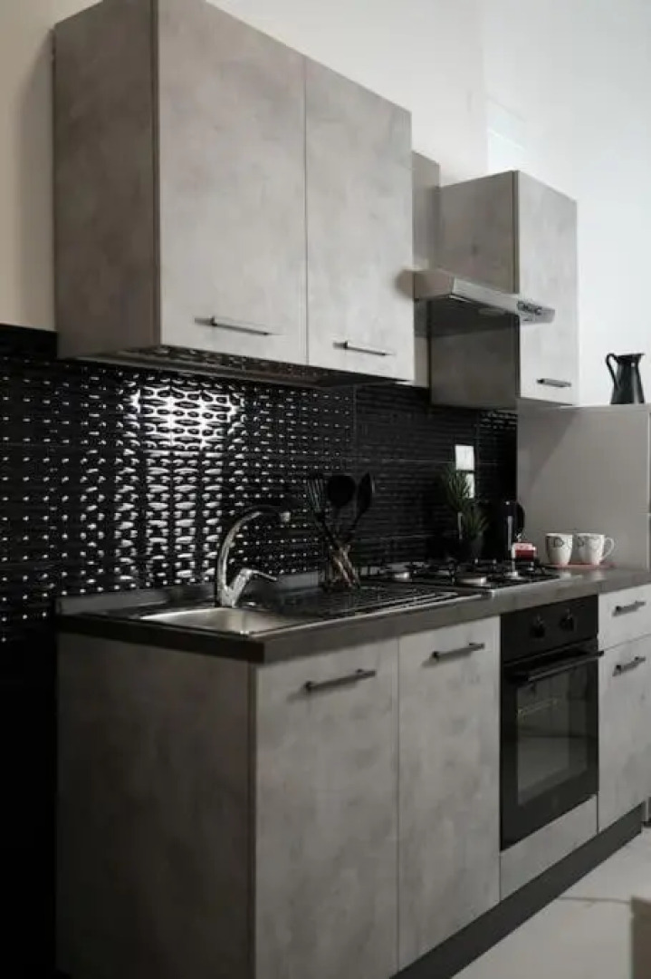 NewLife 8.15 Holiday Home Black