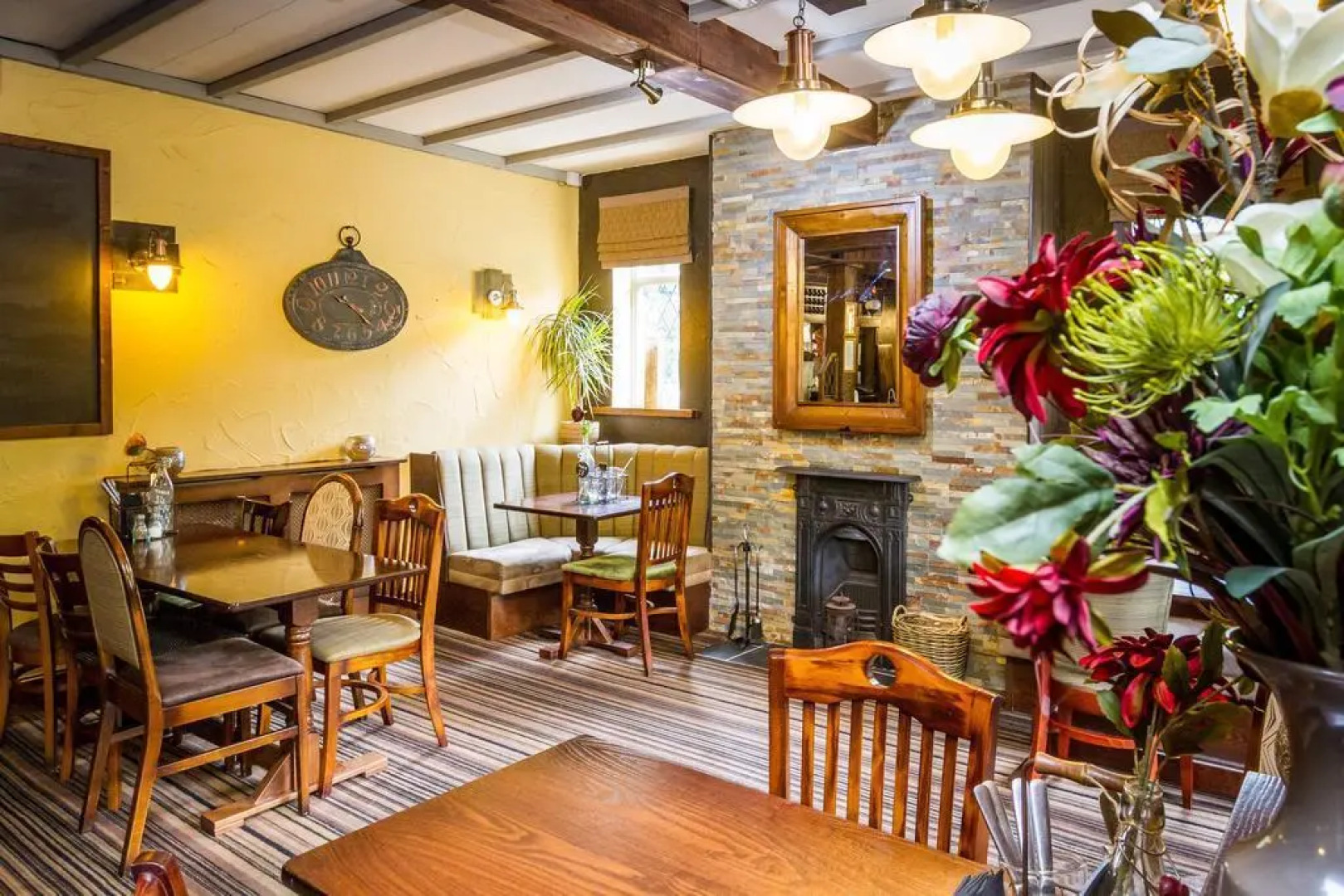 Mayflower bar, eatery & Boutique Inn