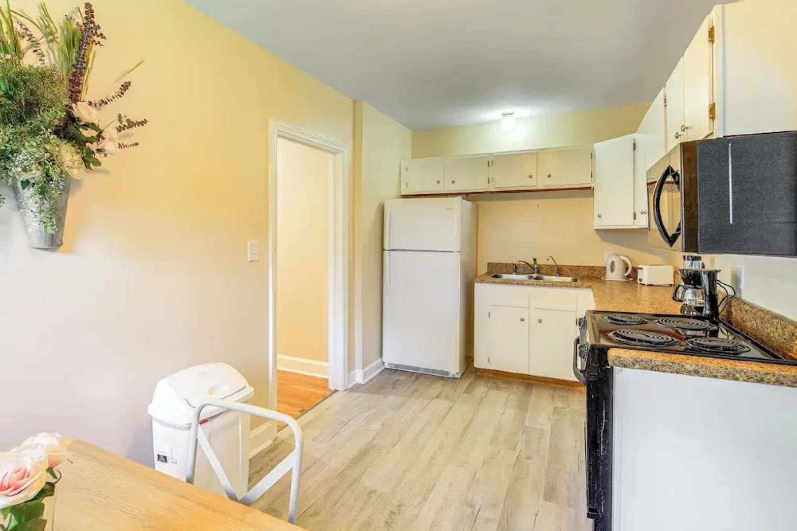 Walk to Main Street! Home in Historic Jonesborough