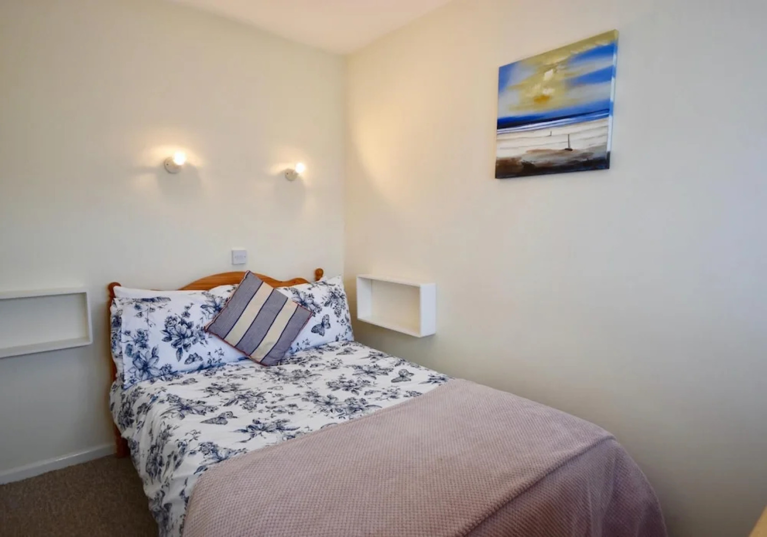 Seashells Dog Friendly Seaview Beach Chalet Sleeps 4 Beach Opposite