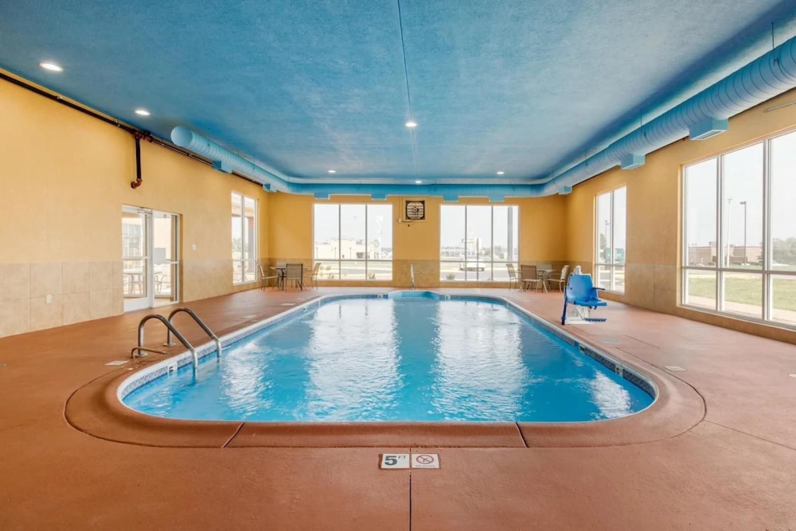 Broadbent Inn and Suites