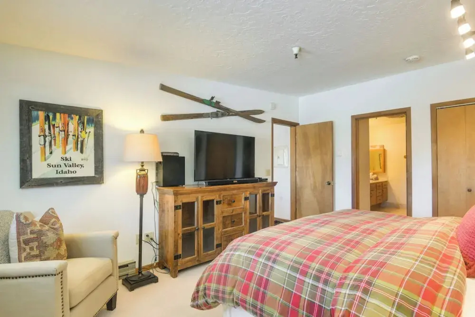 2 Mi to Sun Valley Resort: Walkable Condo!