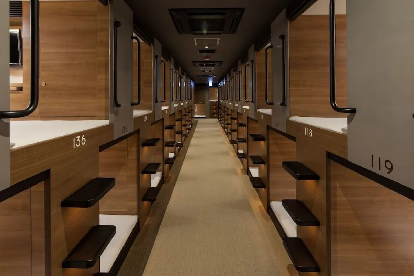 Y's Cabin Yokohama Kannai