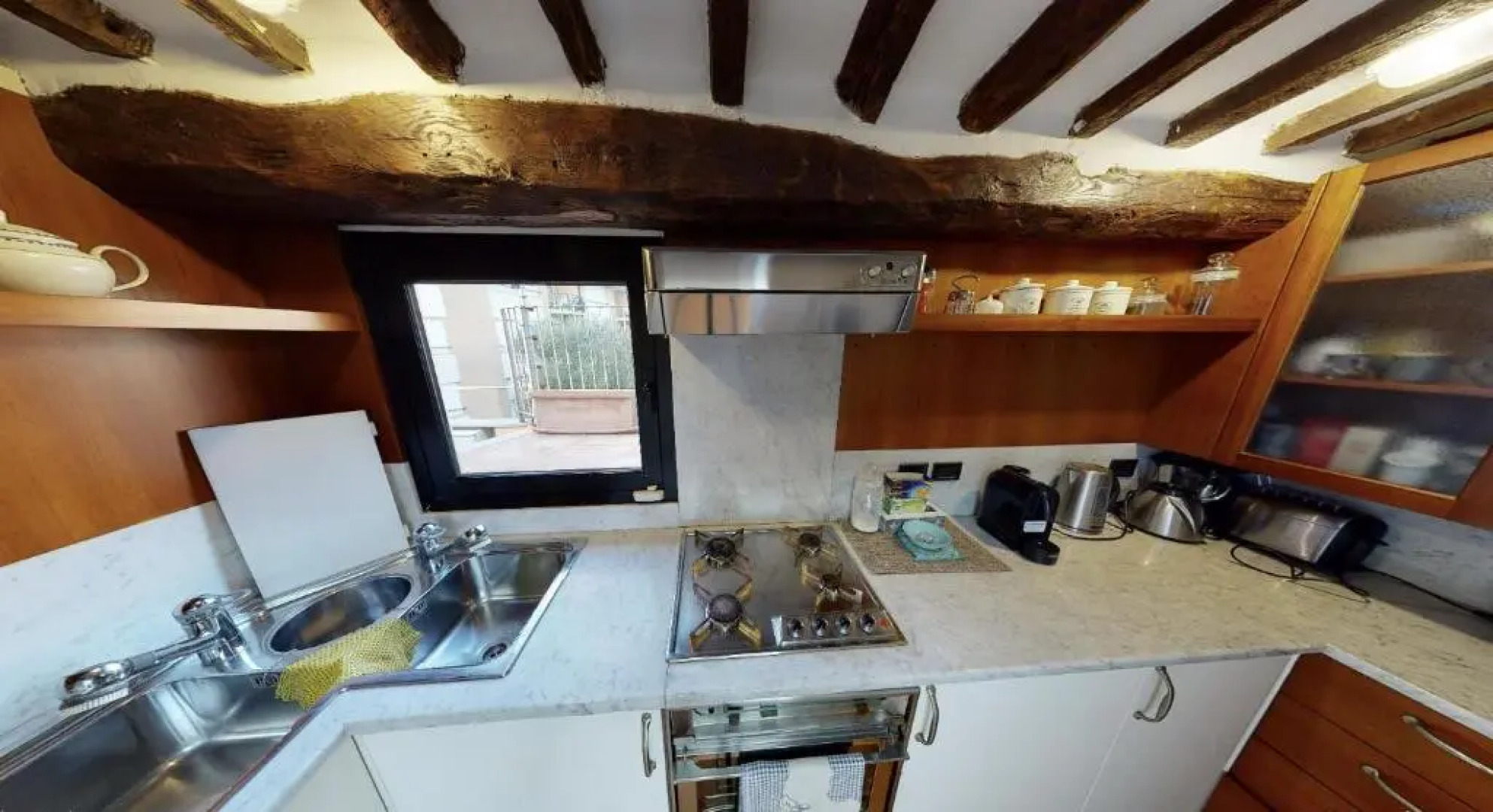 ATTICO SAN FAUSTINO 165 mq più 110 mq di terrazza- IN VILLA 700 ,VISTA MARE STREPITOSA-100 m dalla spiaggia-PARKING ESCLUSIVO-SKY,NETFLIX