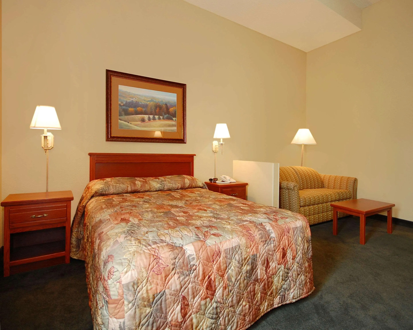 Econo Lodge Inn & Suites Kearney