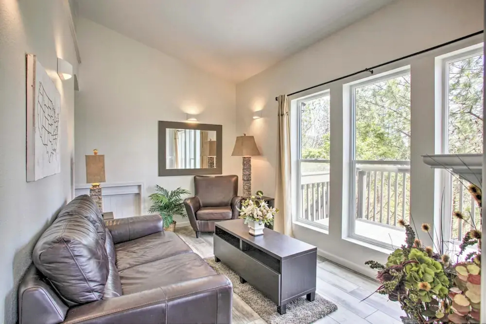 Nine Mile Falls Hideaway: Scenic Retreat on River