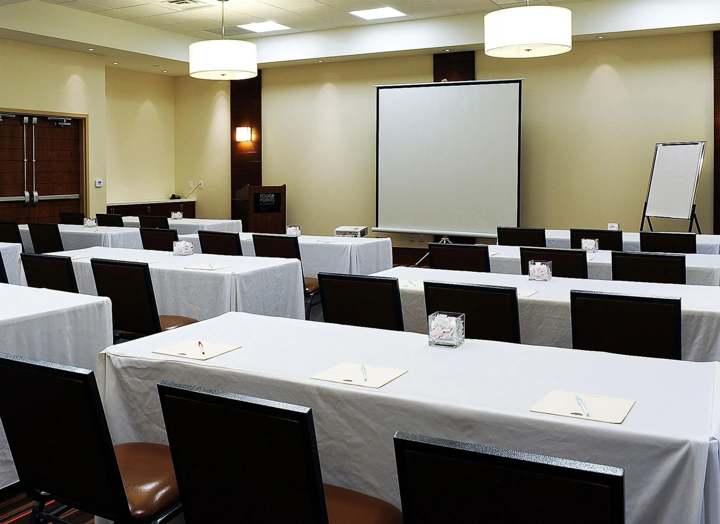 Four Points by Sheraton Cambridge Kitchener, Ontario