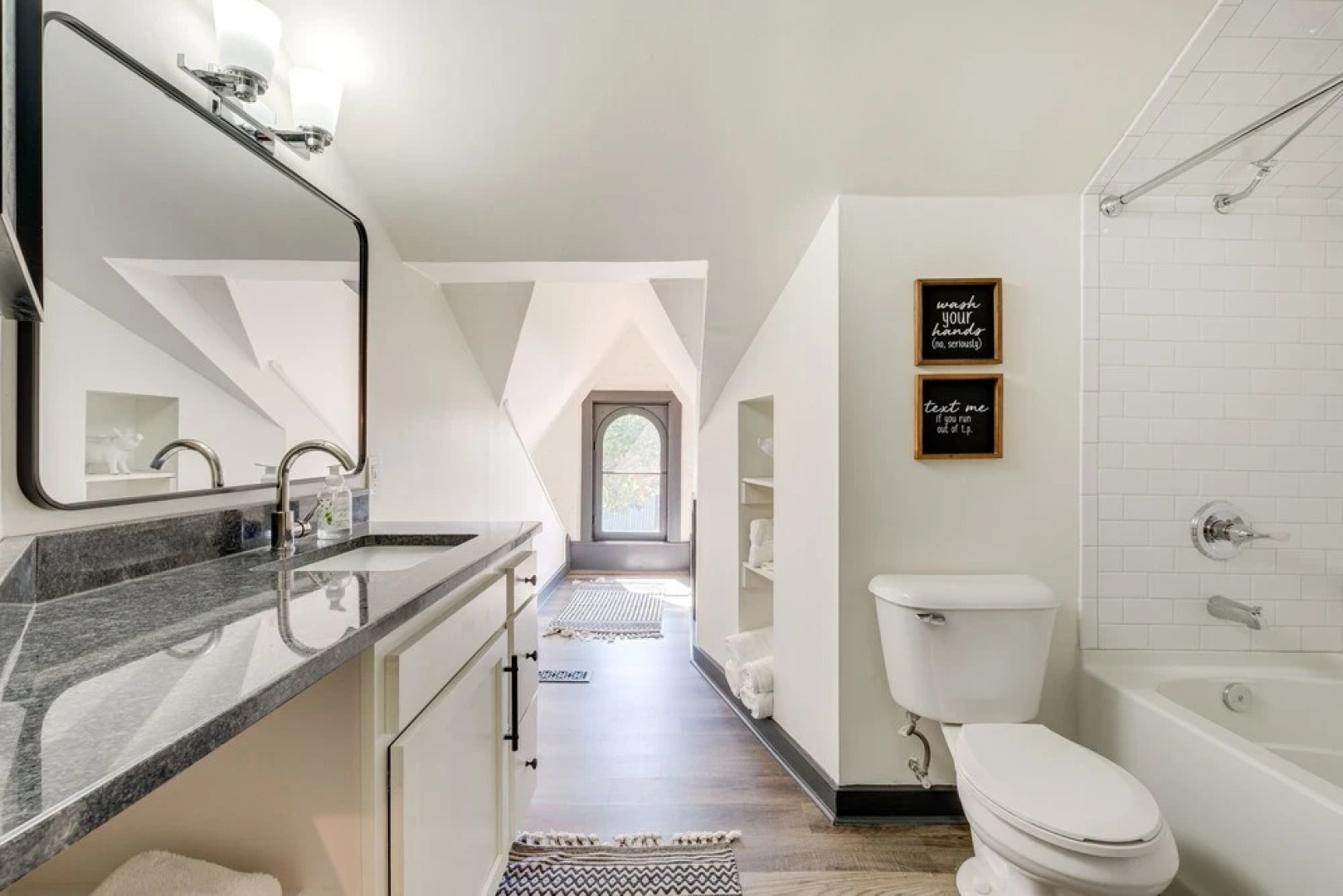 Chic & Historic Apartment ~ 6 Mi to Louisville!