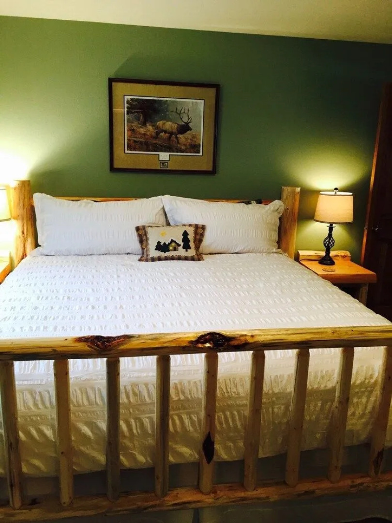 Two Bears Inn Bed & Breakfast