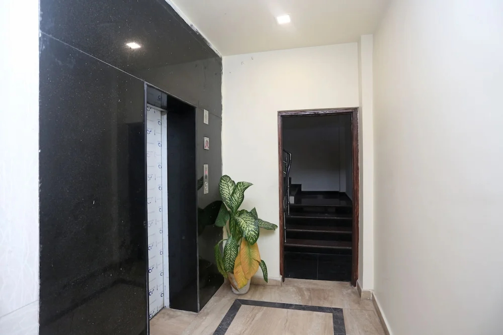 OYO 9565 Hotel New Shiv Murti