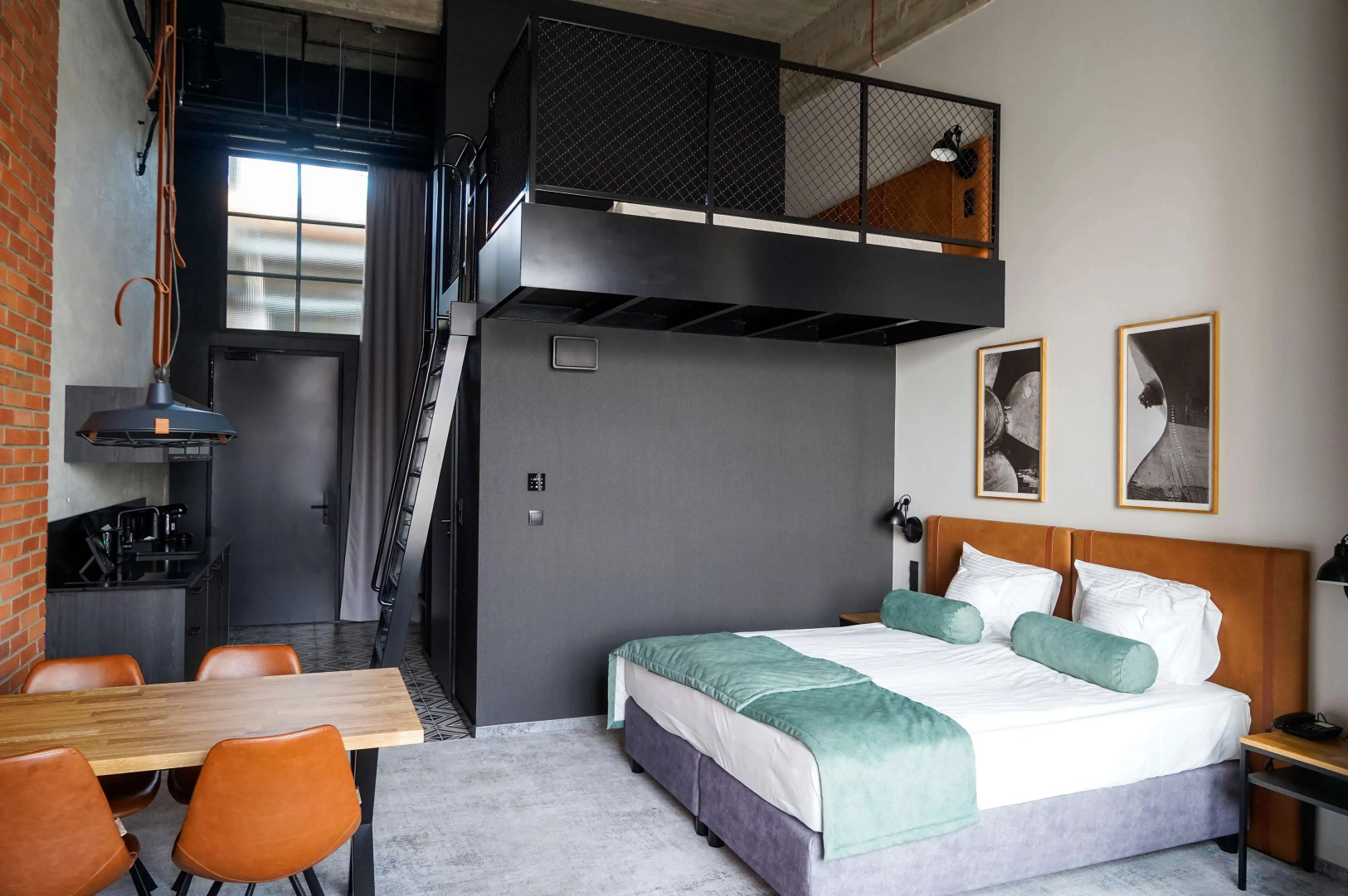 MONTOWNIA Lofts & Experience