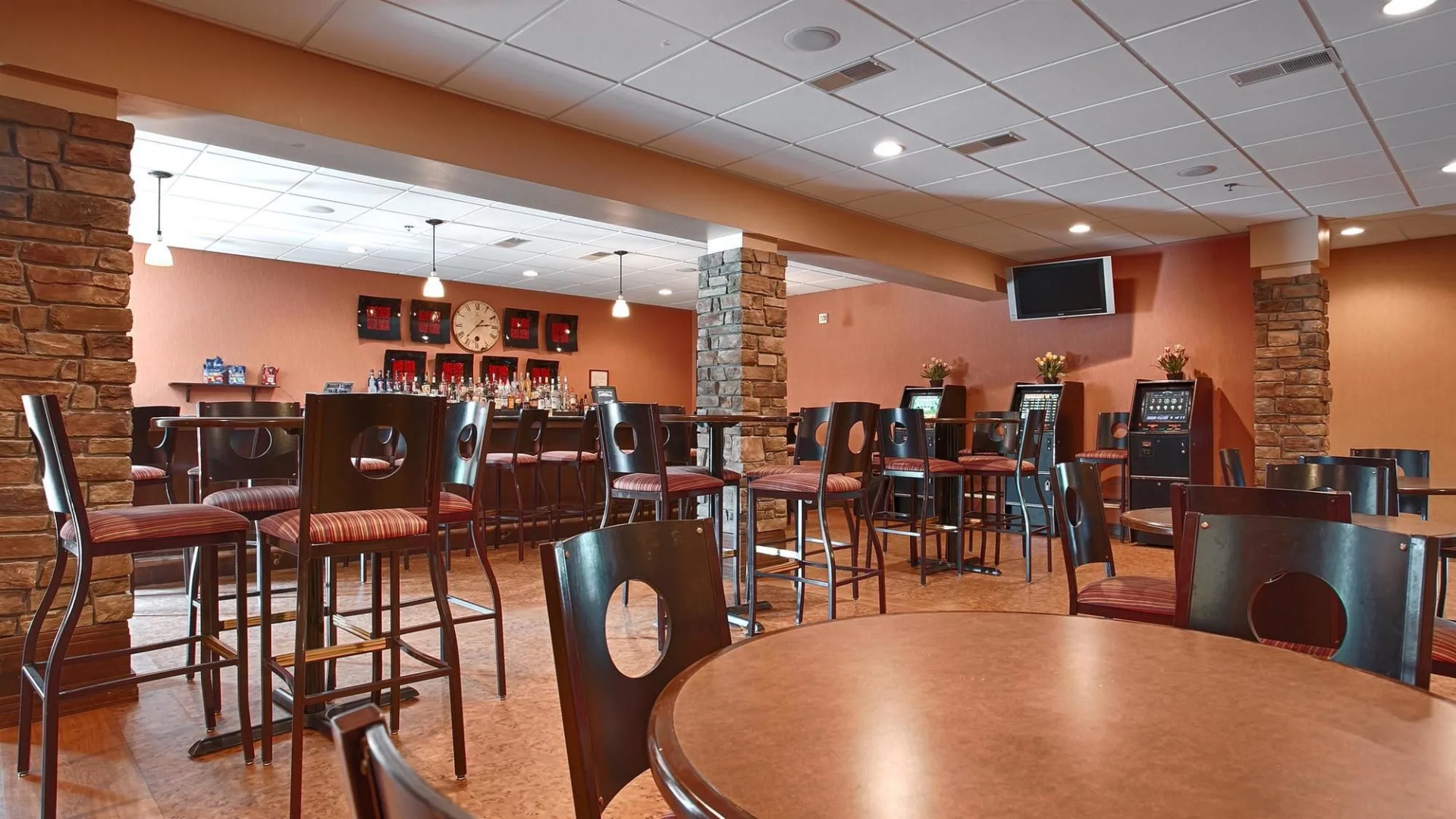 Crandon Inn and Suites