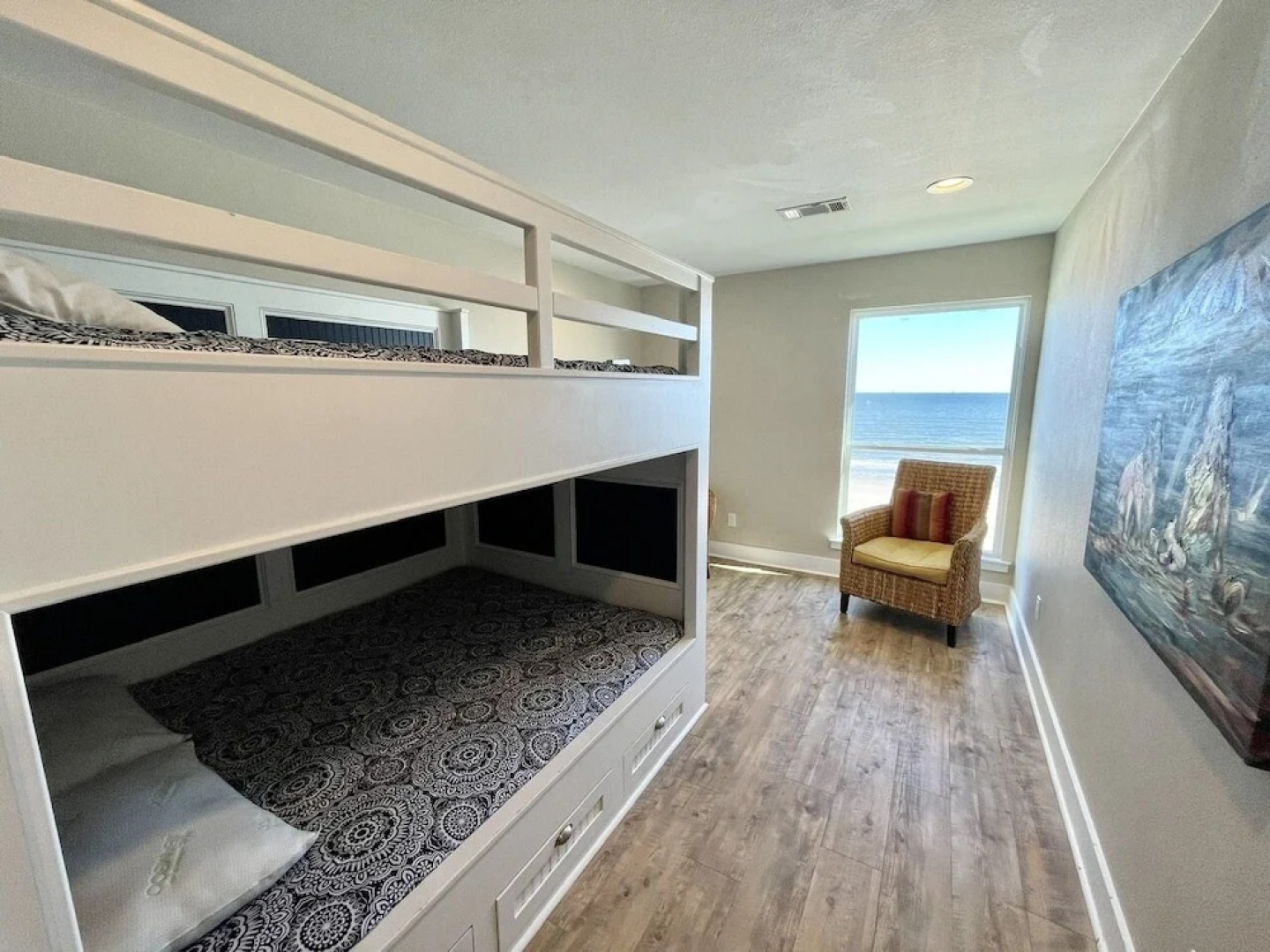 23 Yards To The Sea 6 Bedroom Home by Redawning