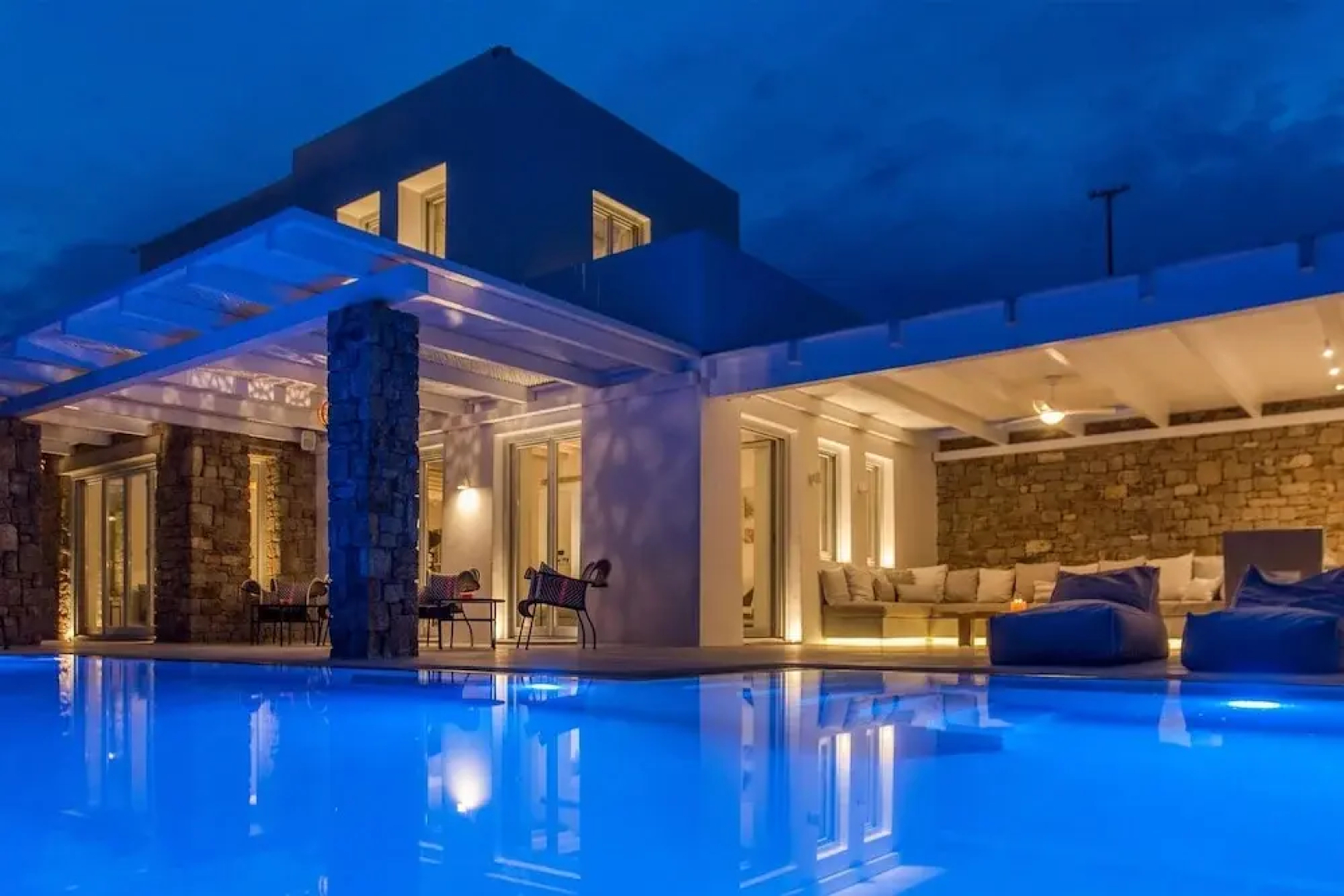Epic Twin Luxurious 14 Bedrooms Villa for 28
