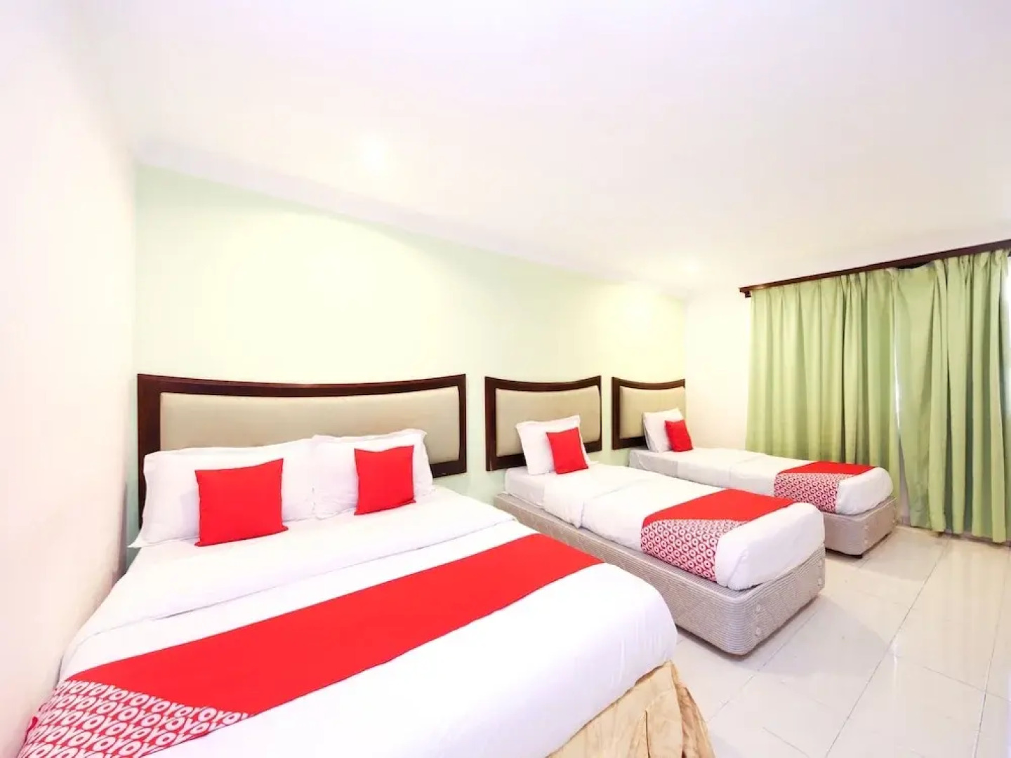 OYO 775 Hotel Sahara Inn