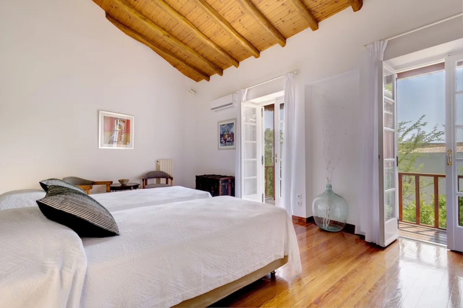 Traditional res next to Acropolis