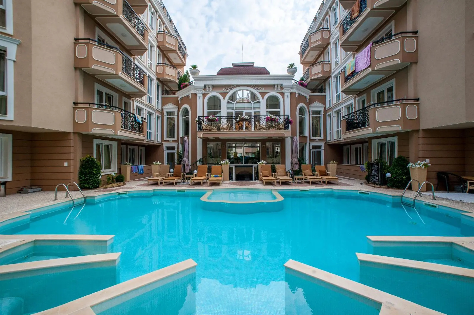 Dawn Park Deluxe