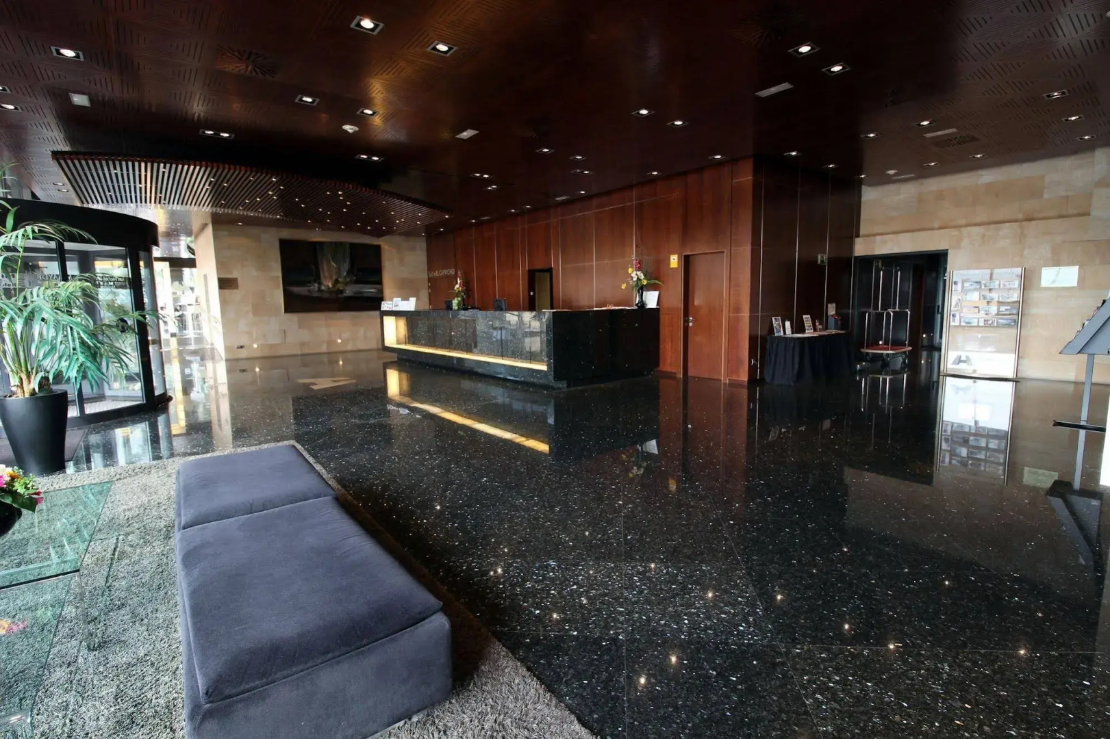 Hotel Maydrit Airport